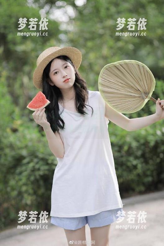 Xiuren秀人网 - 走进无圣光世界，看看陈怡曼女孩图集中的纯真与魅力.txt-梦若依
