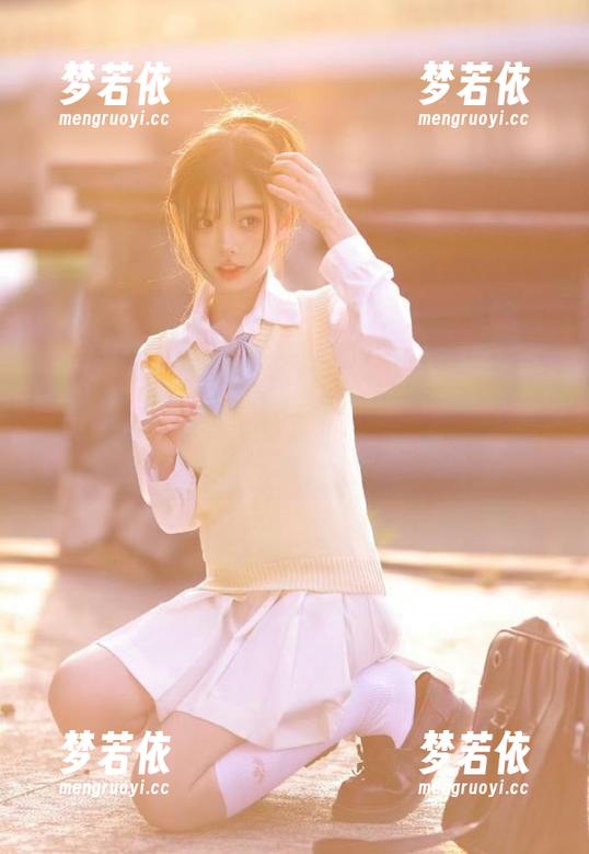Xiuren秀人网 - 陶喜乐_lele黑色写真套图：在光影间感受时尚与冷酷的碰撞.txt-梦若依