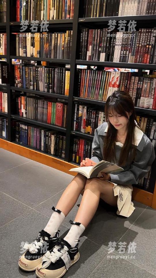 Xiuren秀人网 - 雨儿baby自拍合集揭秘：你绝对想不到的美图绝美瞬间.txt-梦若依