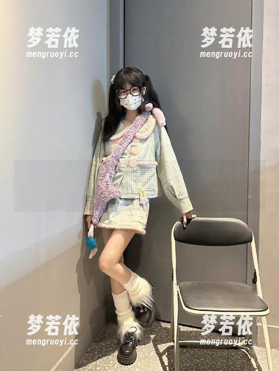 Xiuren秀人网 - 原图分享：风景尤美的油亮作品展现独特摄影视角.txt-梦若依