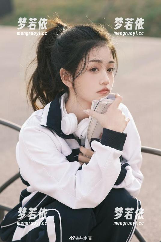 Xiuren秀人网 - 让人吃醋的美丽，鱼子酱fish学妹的图包精选绝对值得一看！.txt-梦若依