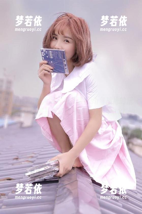 Xiuren秀人网 - 鱼子酱fish与旗袍的邂逅：私房写真唤醒你的东方美学.txt-梦若依