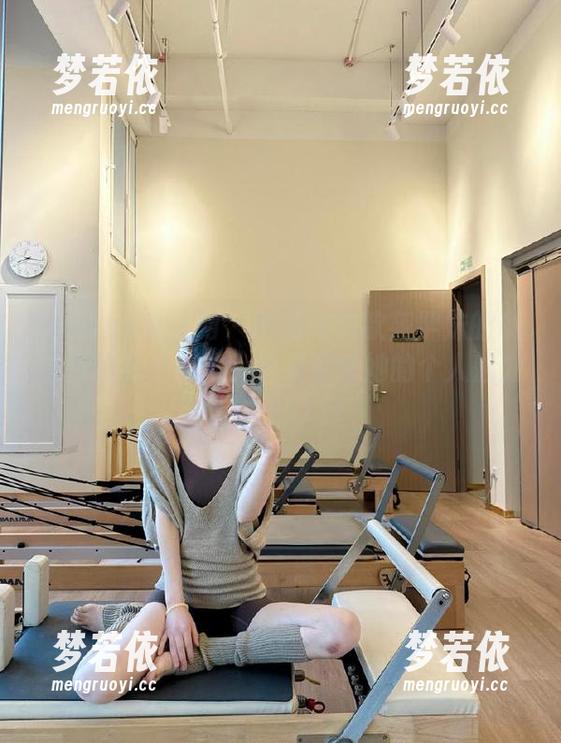 Xiuren秀人网 - 想知道黄歆苑学妹的私拍资源有多惊艳？快来看看她的个人魅力爆发！.txt-梦若依