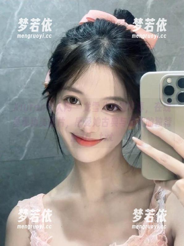 Xiuren秀人网 - 龙雪儿旗袍写真，在线呈现精美图片，感受她古典与现代的独特魅力！.txt-梦若依
