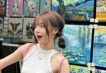 YALAYI雅拉伊 - 李晗夏天文化盛宴：图库一键下载，尽情享受夏季的璀璨与色彩！.txt