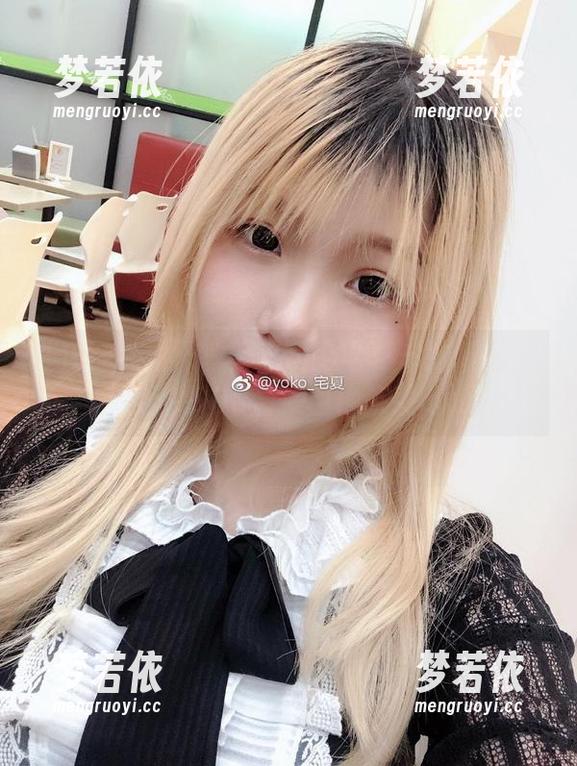 游泳池边的浪漫：Yoko宅夏与妹汤物语的泳装COS合集重磅来袭.txt-梦若依