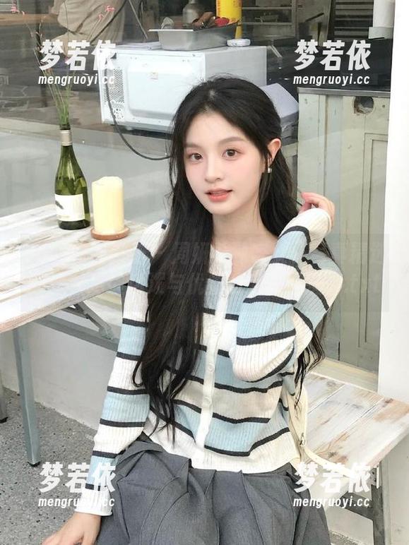 YouMi尤蜜荟 - 周妍希独家女仆写真精选原图，尽显活泼与优雅的完美碰撞。.txt-梦若依