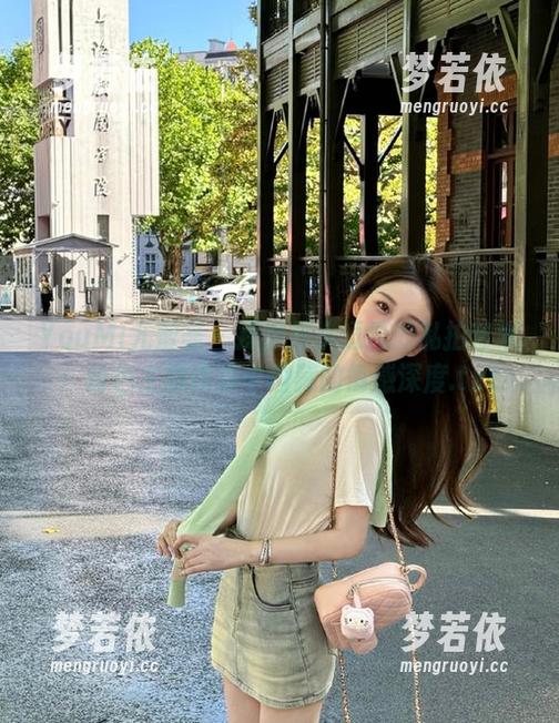 YouMi尤蜜荟 - 探索是小逗逗的私拍艺术：粉色主题作品中蕴藏的情感深度.txt-梦若依