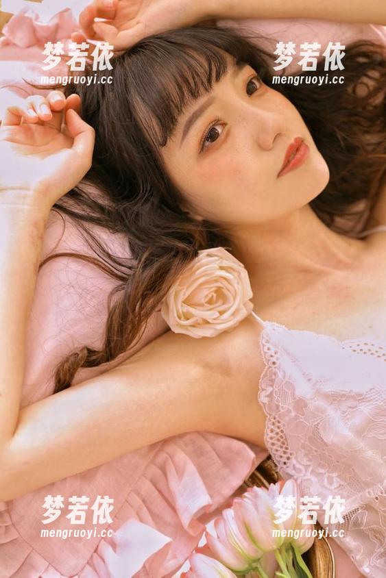 ZinieQ眼镜全套写真下载，别再犹豫，错过即是终身遗憾！.txt-梦若依