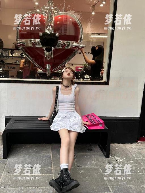 beautyleg - Avril户外写真套图大放送，免费领取，与你分享清新自然的心灵旅程.txt-梦若依