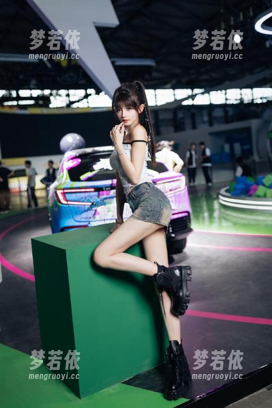 beautyleg - 惊艳油亮！Cindy的写真图册带你走进她的魅力世界.txt-梦若依