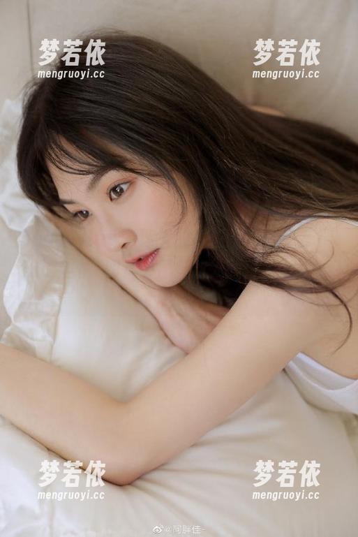 beautyleg - 迷人的私拍时光：探索“Lina清纯”图集中那些动人的青春瞬间.txt-梦若依