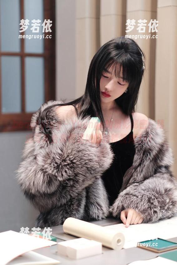 beautyleg - Yvonne的摄影秘密：精选写真合集传递她的独特视角.txt-梦若依