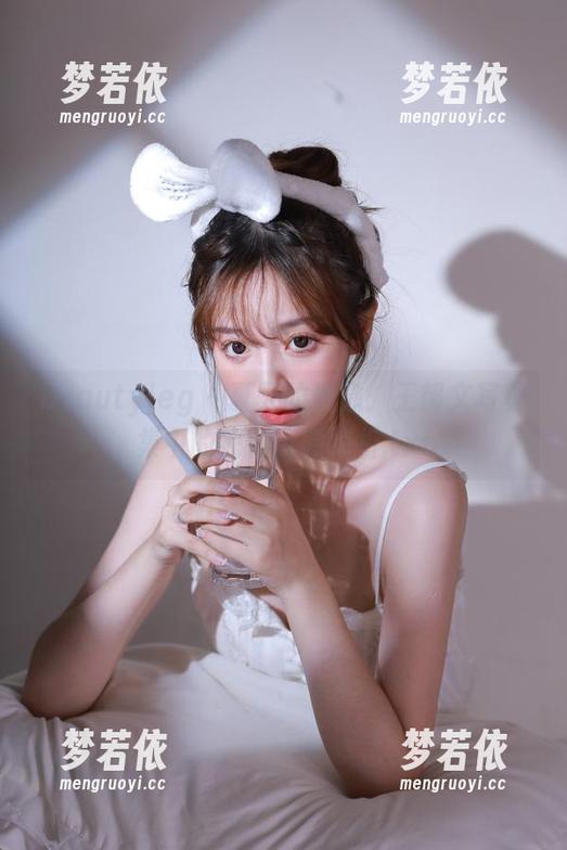 beautyleg - 夏天的气息：王郁文写真集中的独特资源解析.txt-梦若依
