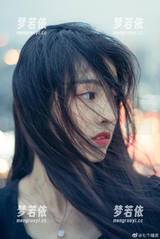 beautyleg - 黄苇萱双马尾全套图集，宛如梦境的少女气息扑面而来！.txt-梦若依
