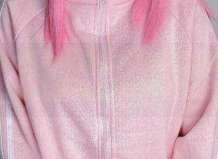 观看miko酱ww独特风格的甜心女仆写真，体验别样的甜美视觉.txt