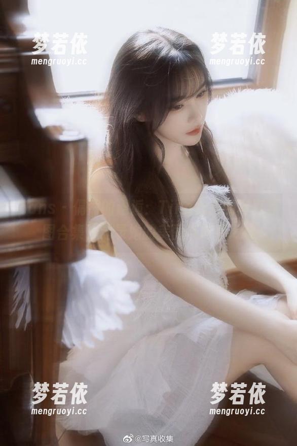pans - 偶然的邂逅：Tina女孩的写真原图合集，记录她的美丽与故事.txt-梦若依