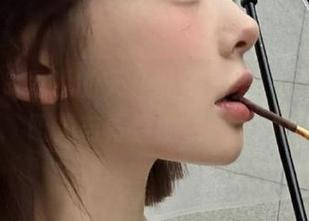 pans - 丁丁的天台私房美图，完美捕捉阳光与青春的瞬间.txt