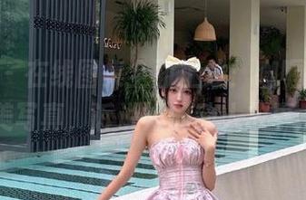 pans - 在线图集全面上线：咖喱女友的唯美写真，诉说她的动人故事.txt
