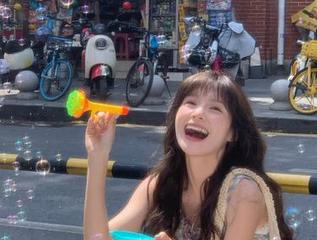 pans - 和李沫女友一起，下载她的写真，记录美丽瞬间.txt
