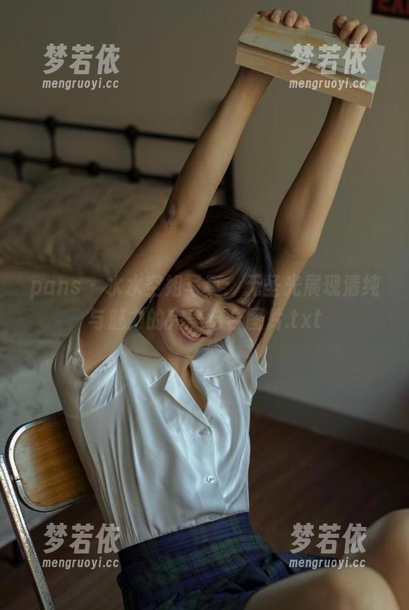 pans - 水水空姐写真：无圣光展现清纯与魅力的完美结合图片.txt-梦若依