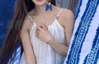 pans - 别样的夏日风情，美惠子的原图照片尽显自然之美.txt