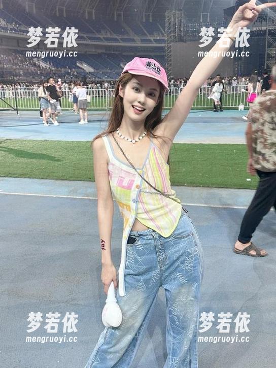 pans - 饭团黑丝最新图册：迷人造型与动人瞬间的完美结合.txt-梦若依