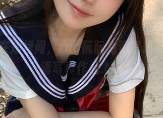 穿梭在短裙间，rua阮阮为你呈现最美高清写真作品.txt