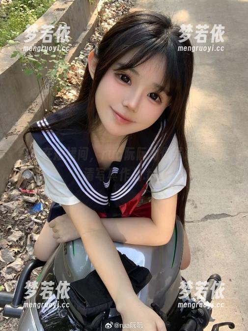 穿梭在短裙间，rua阮阮为你呈现最美高清写真作品.txt-梦若依