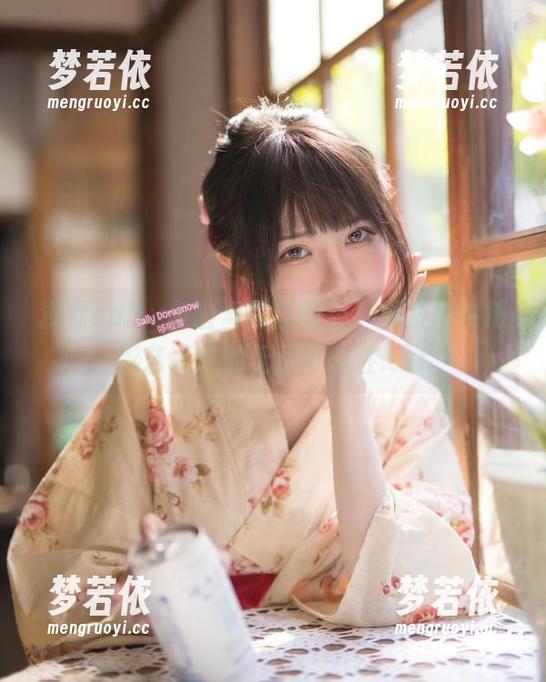 观看sally多啦雪黑丝图包，探索她在摄影艺术中的无尽可能性.txt-梦若依