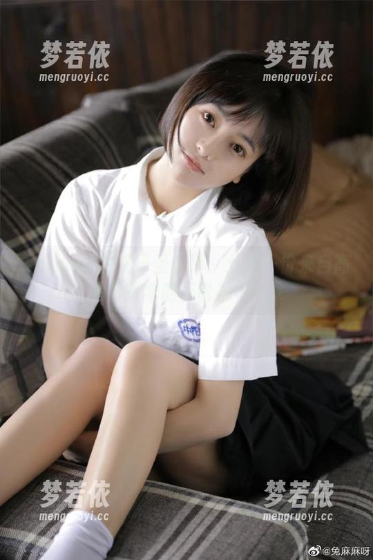 shimo霜月兔子圣诞节：分享一份来自高清写真集的圣诞祝福.txt-梦若依