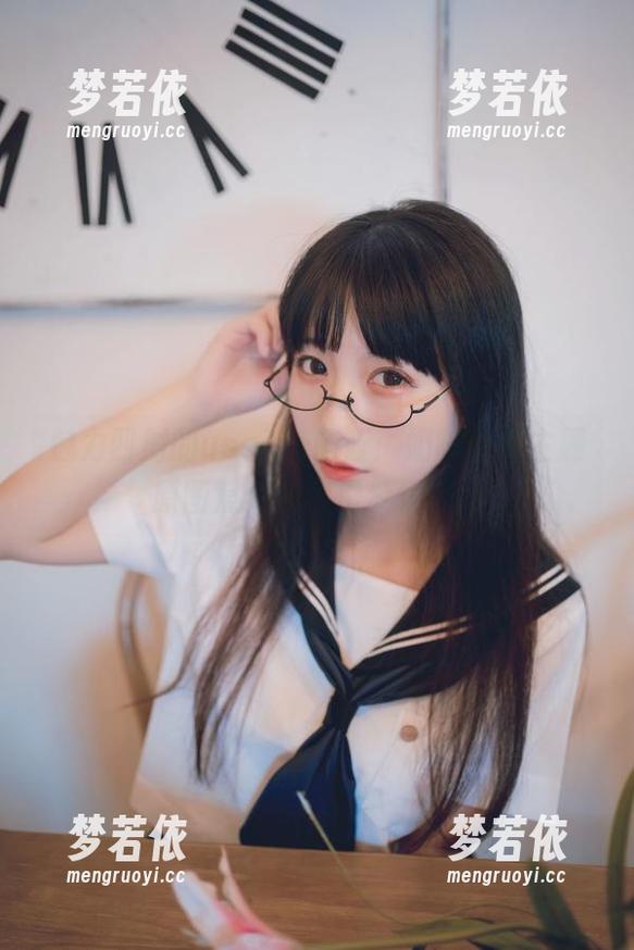 魅力四射的usejan蓝蓝：奶味软糖主题原图照片的甜蜜梦境.txt-梦若依