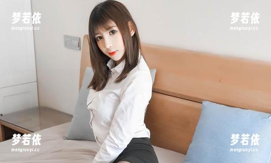 “w黑米粥w”无圣光下完美呈现，制服写真美图让你爱不释手.txt-梦若依