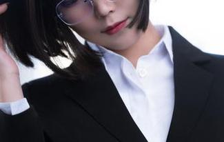 一智智观察柠檬：柠檬主题下的创意写真作品集.txt