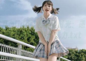 与三刀刀miido共度温柔时光：感受她的原图和写真照片魅力.txt