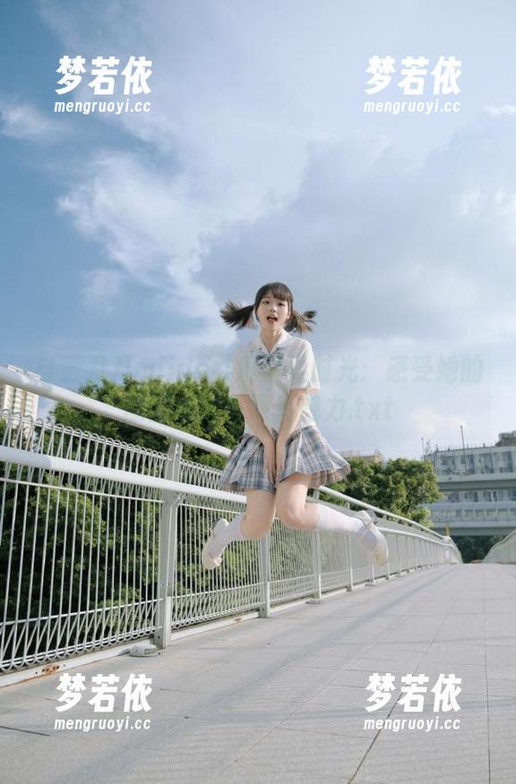 与三刀刀miido共度温柔时光：感受她的原图和写真照片魅力.txt-梦若依