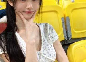 丝慕GIRL - 佳佳的优雅职场：全新职业装写真网盘合集等你下载.txt