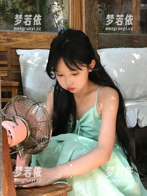 丝慕GIRL - 在喵小酱的体操服美图合集里，探寻运动背后的美丽与力量结合.txt-梦若依