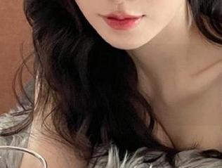 微密圈 - 欣赏“丝月神”的私房旗袍写真，肉丝高跟魅力无限，宛如人间仙子.txt