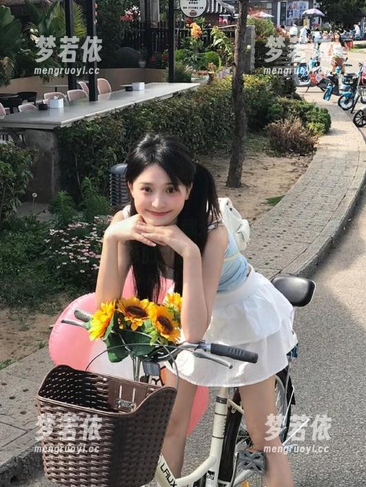 丽柜 - 追寻黑白的灵魂：AMY无圣光图集中摄影的力量与情感.txt-梦若依