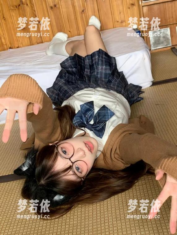 丽柜 - 空姐角色大揭秘！允儿精选作品集带你领略不一样的飞行魅力！.txt-梦若依