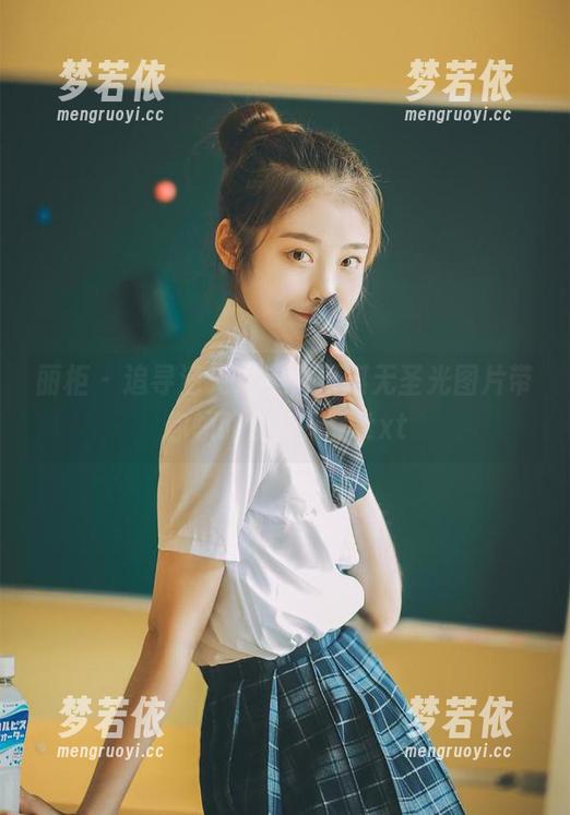 丽柜 - 追寻清纯之美，司琪无圣光图片带你领略别样风情.txt-梦若依
