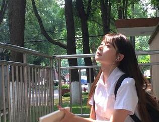 丽柜 - 子晴最新体操服写真，照片尽显优雅与活力结合.txt