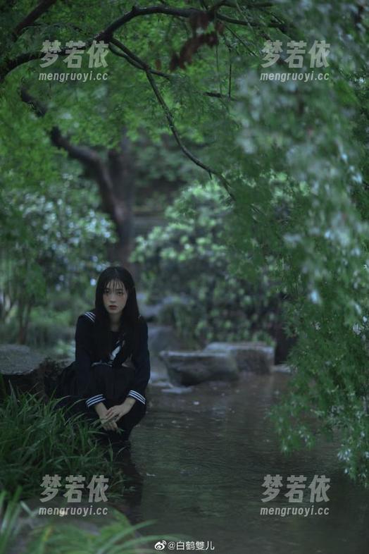 丽柜 - 小熊的独特视角：死库水图集分享带你进入另一个世界.txt-梦若依
