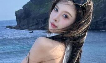 丽柜 - 红裙映衬下的心心：私房写真记录她最真实的情感与风格.txt
