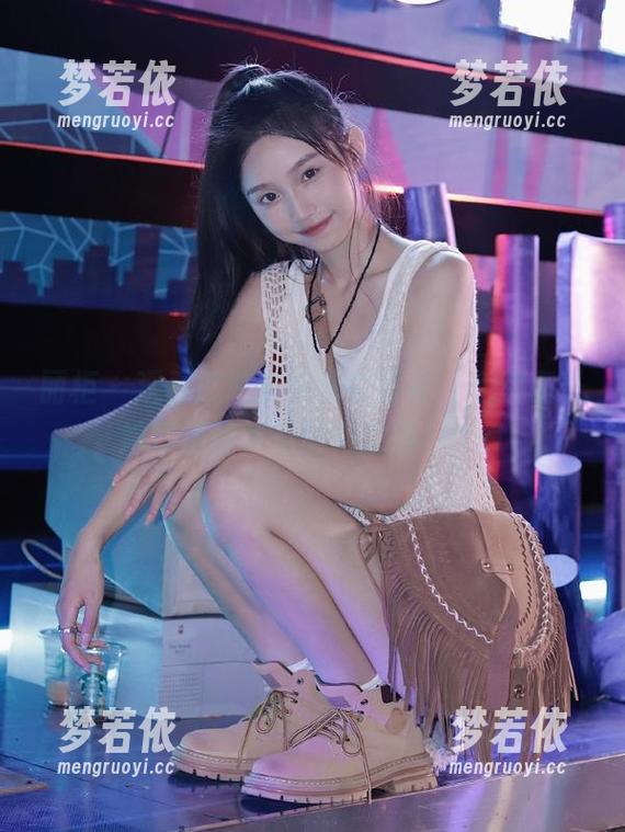 丽柜 - 观看悠悠的连体衣写真，免费享受她打造的梦幻时尚之旅！.txt-梦若依