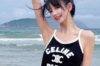 丽柜 - 敏儿白裙写真图集：追寻自然与优雅的完美结合.txt