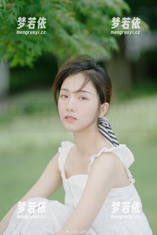 丽柜 - 在线浏览文芮的精美作品《秘书》，重温艺术的优雅瞬间.txt-梦若依