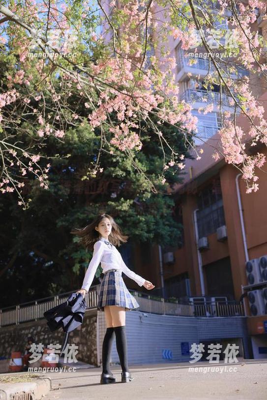 丽柜 - 潘潘豹纹写真原图大揭秘，福利图集等你来欣赏.txt-梦若依