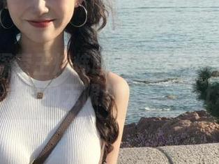 丽柜 - 探索王炜炜眼镜：高清分享她唯美写真中的无限创意与灵感.txt